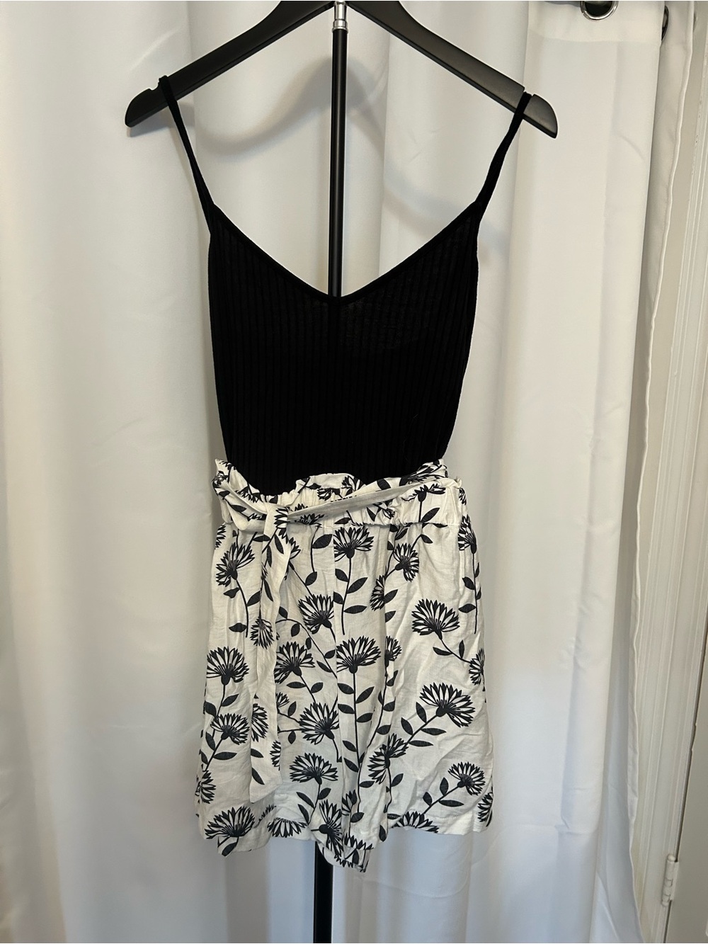 Cupshe Black Bodice White Floral Tie-Waist Mini Dress